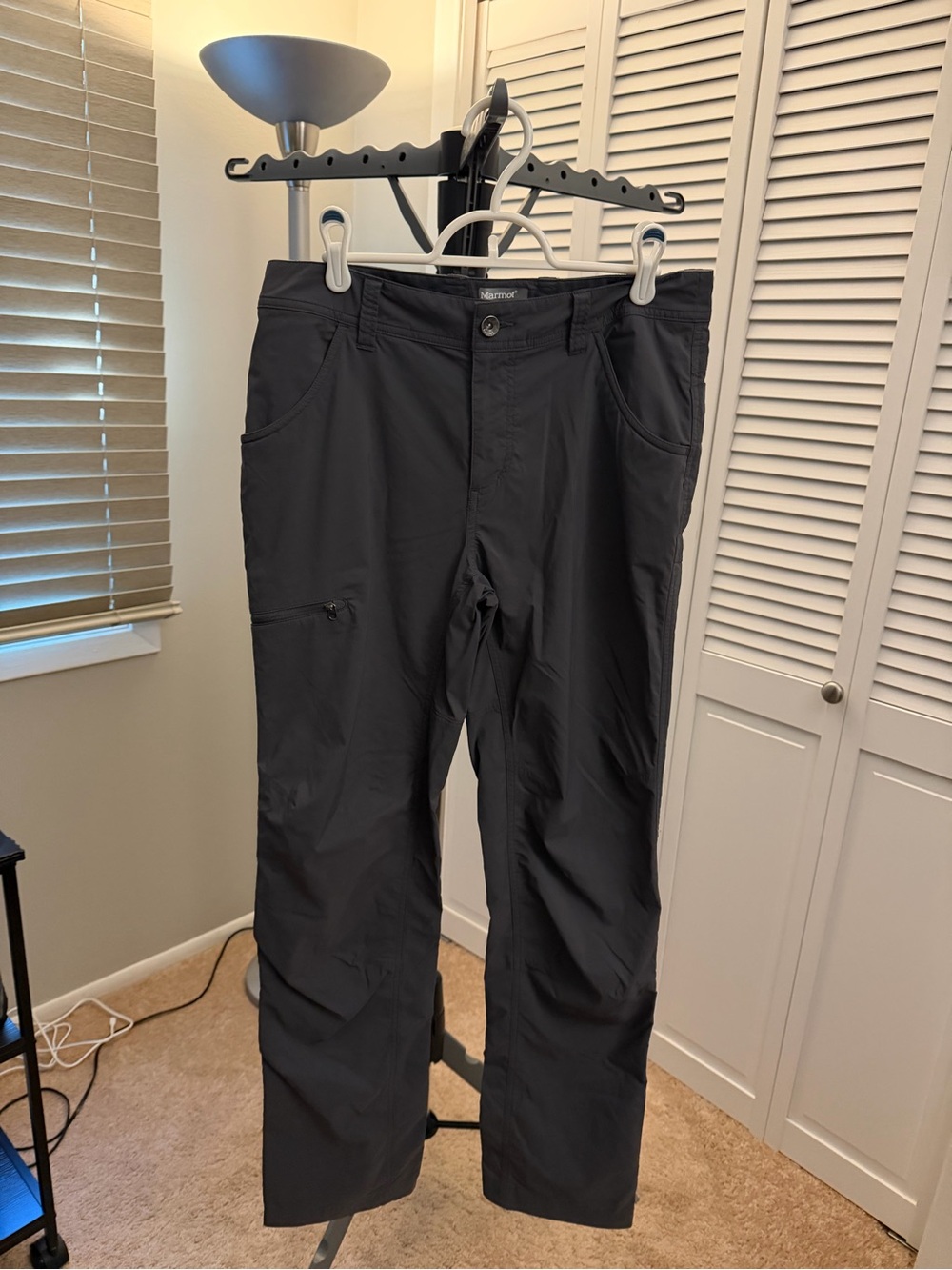 Marmot Women’s Charcoal Gray Cargo Pants. Size 30